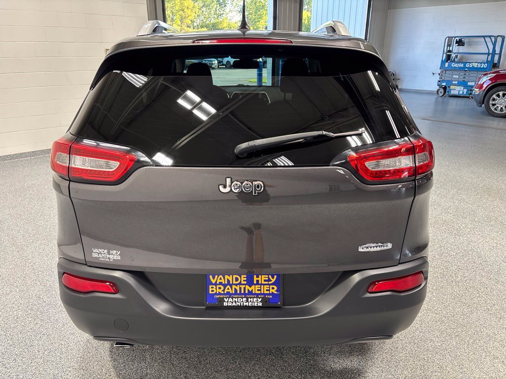 Used 2014 Jeep Cherokee Latitude w/ Cold Weather Group FWD image 6
