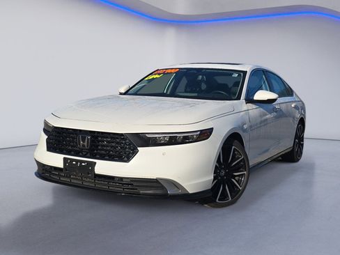 Used 2024 Honda Accord Touring image 2