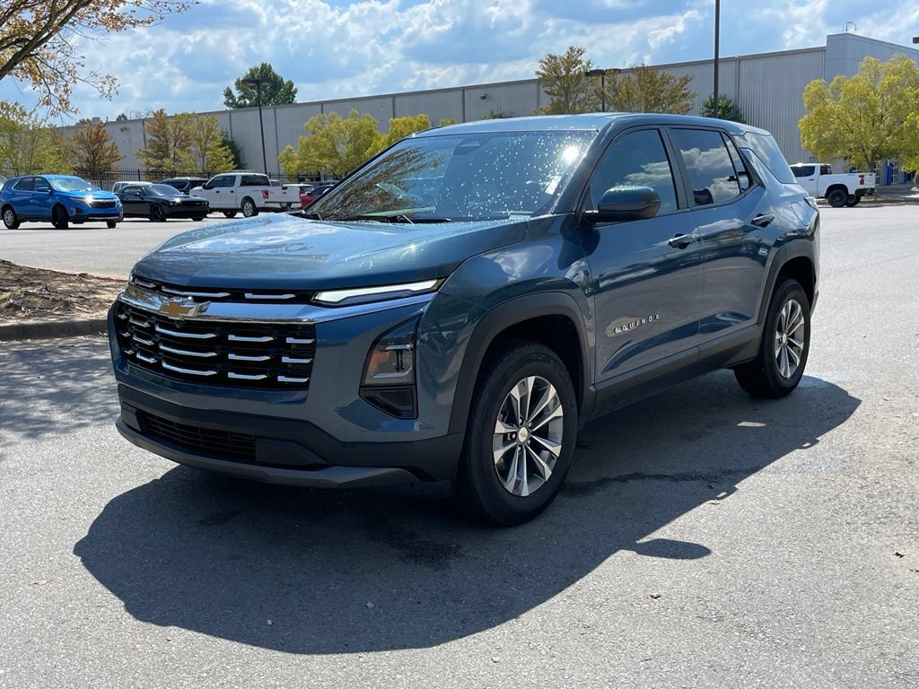 Used 2025 Chevrolet Equinox LT AWD/4WD image 3