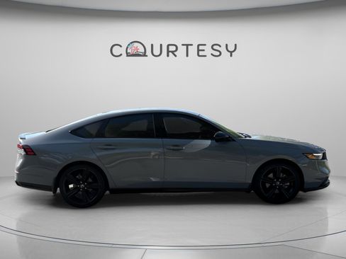 Used 2023 Honda Accord Sport image 8