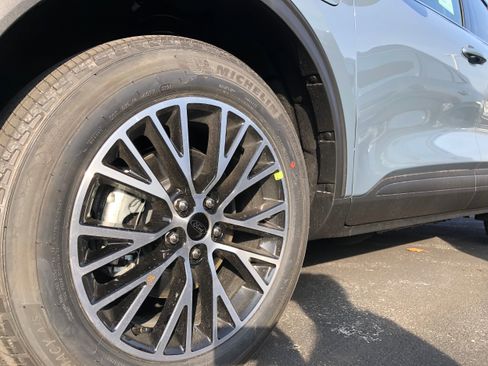 New 2025 Ford Escape SE w/ Class II Trailer Tow Package image 21