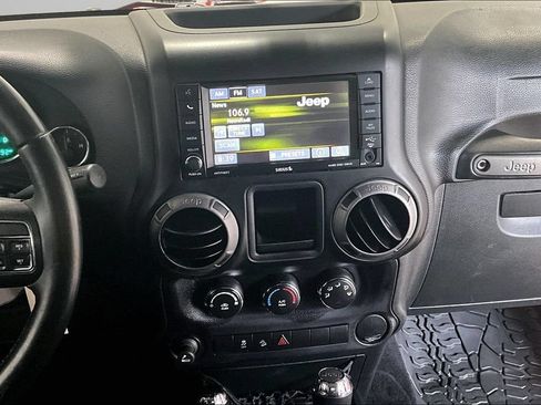 Used 2017 Jeep Wrangler Sport AWD/4WD image 9