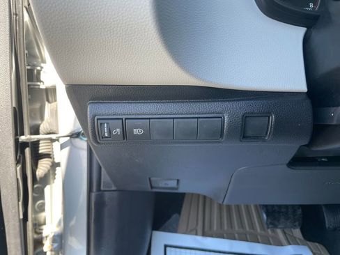 Used 2024 Toyota Corolla LE FWD image 12
