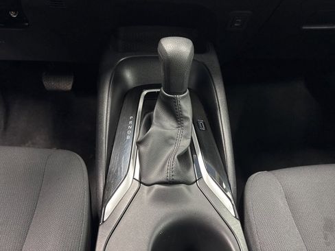 Used 2025 Toyota Corolla LE image 33