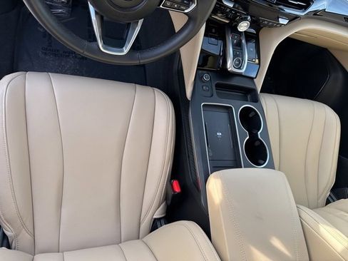 Used 2025 Acura MDX SH-AWD image 15