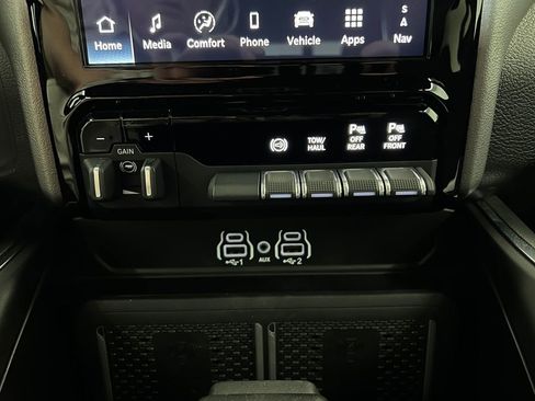 Used 2025 RAM 3500 Laramie AWD/4WD image 23