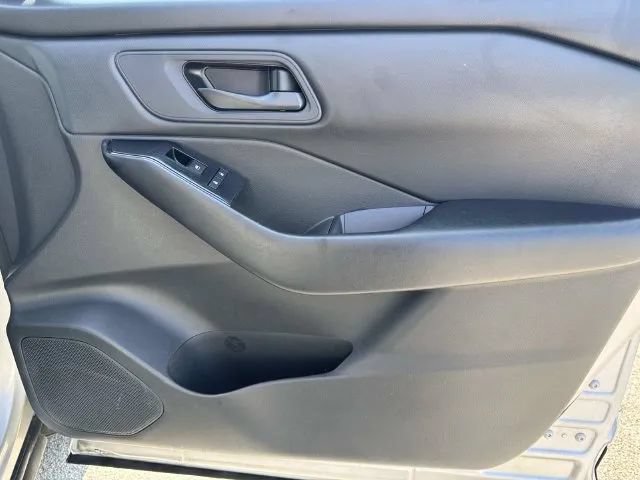 Used 2024 Nissan Rogue S AWD/4WD image 23
