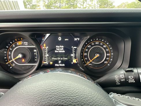 New 2026 Jeep Wrangler Unlimited Sahara AWD/4WD image 25