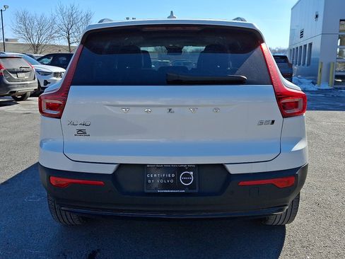Used 2023 Volvo XC40 B5 Plus image 5