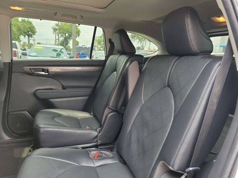 Used 2022 Toyota Highlander Platinum AWD/4WD image 18