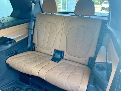 Used 2024 BMW X7 xDrive40i w/ M Sport Package AWD/4WD image 32