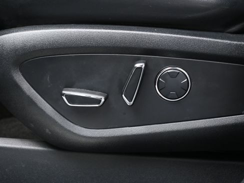 Used 2019 Lincoln MKC Select w/ Select Plus Package FWD image 10