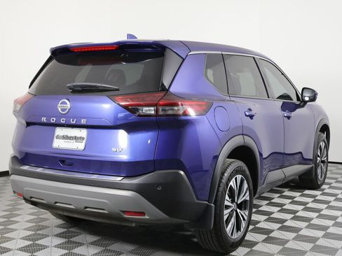 Used 2021 Nissan Rogue SV FWD image 2
