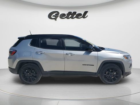 Used 2022 Jeep Compass Latitude FWD image 4