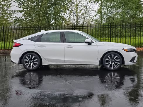 Used 2024 Honda Civic EX-L image 3