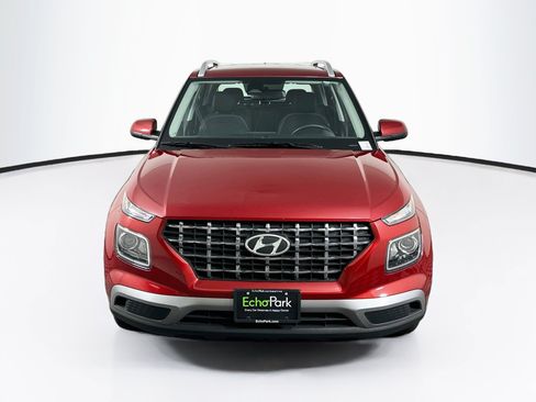 Used 2025 Hyundai Venue SEL FWD image 2