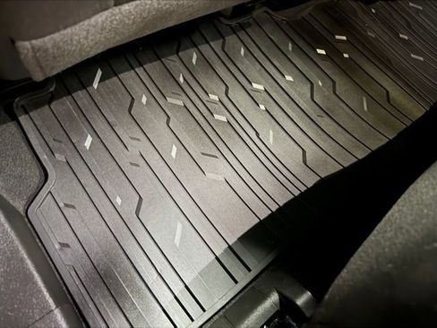 Used 2023 GMC Acadia SLE w/ Driver Convenience Package image 20