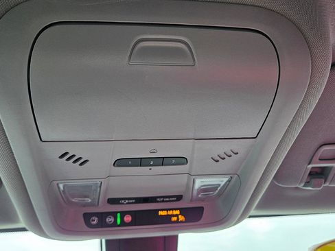 Used 2021 Chevrolet Equinox LT image 18