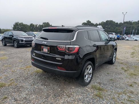 Used 2025 Jeep Compass Latitude w/ Sun & Sound Group AWD/4WD image 3