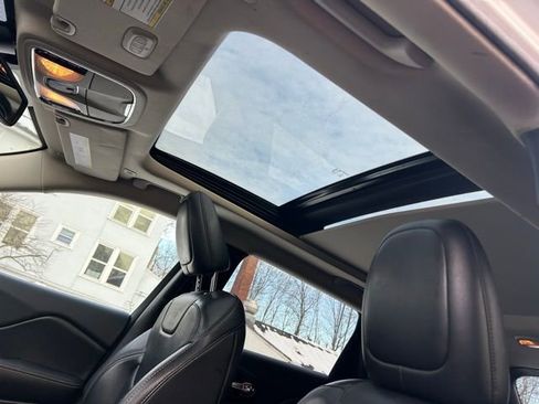 Used 2018 Jeep Cherokee Limited image 29