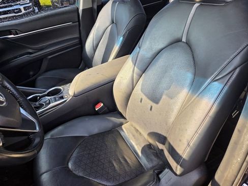 Used 2018 Toyota Camry XSE FWD image 2