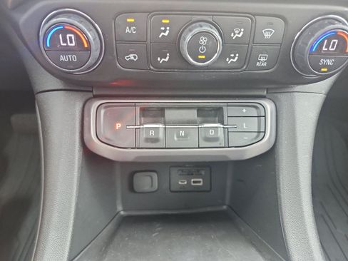 Used 2022 GMC Acadia AT4 w/ Technology Package AWD/4WD image 19