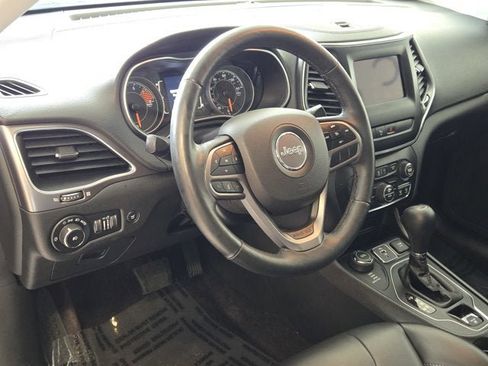 Used 2019 Jeep Cherokee Latitude Plus w/ Comfort/Convenience Group AWD/4WD image 23