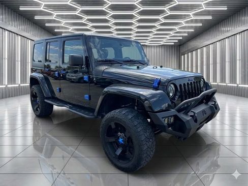 Used 2013 Jeep Wrangler Unlimited Sahara w/ Dual Top Group AWD/4WD image 2