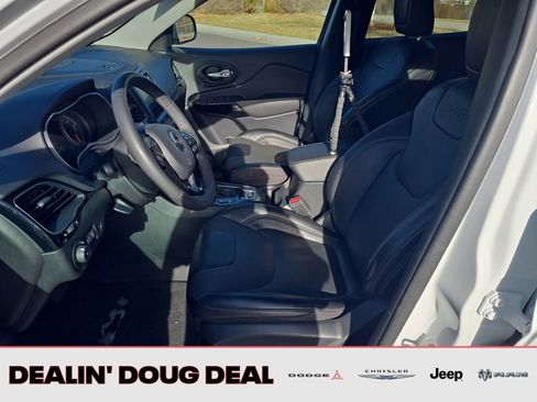 Used 2023 Jeep Cherokee Altitude Lux image 10