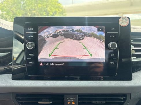 Used 2025 Volkswagen Jetta SE FWD image 25