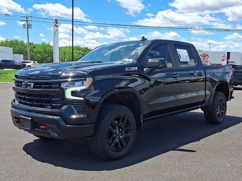 Used 2025 Chevrolet Silverado 1500 LT Trail Boss w/ Convenience Package II AWD/4WD image 7