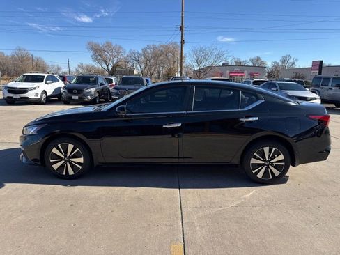 Used 2021 Nissan Altima 2.5 SV w/ SV Premium Package image 6