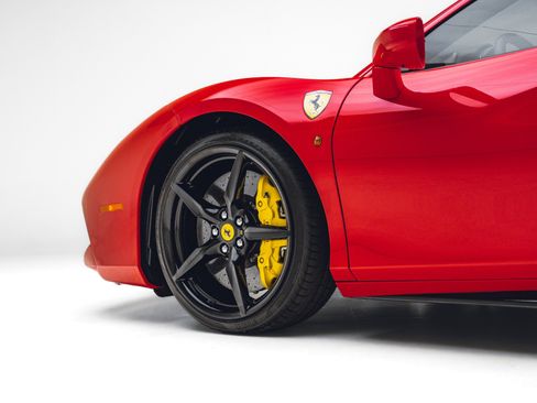 Used 2017 Ferrari 488 GTB RWD image 15