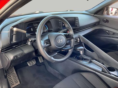 Used 2025 Hyundai Elantra Sport FWD image 17