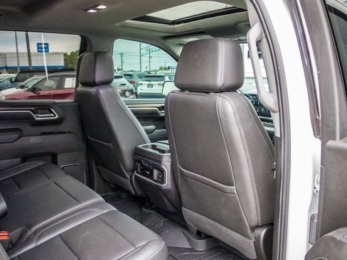 Used 2022 GMC Sierra 1500 SLT image 16