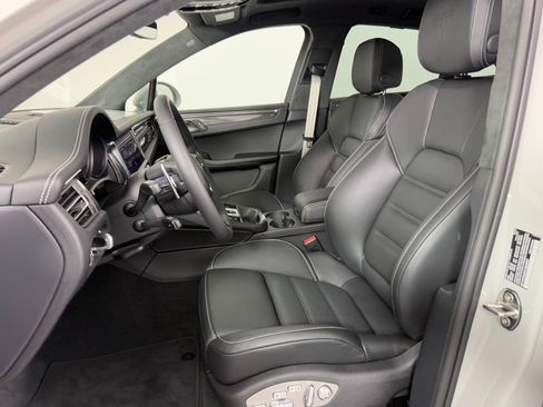 New 2026 Porsche Macan GTS image 5