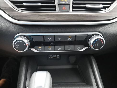 Used 2025 Nissan Altima 2.5 SV FWD image 17