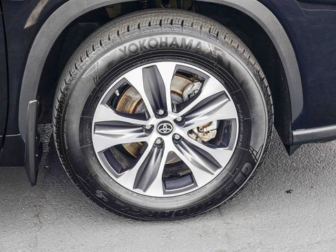 Certified 2022 Toyota Highlander XLE image 11