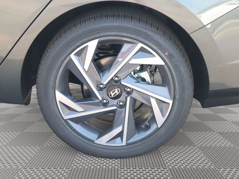 New 2025 Hyundai Elantra Limited image 5