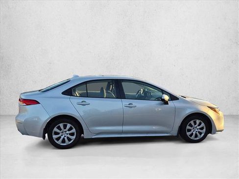 Used 2025 Toyota Corolla LE FWD image 4