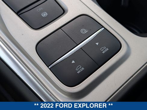 Certified 2022 Ford Explorer XLT w/ Equipment Group 202A RWD image 33