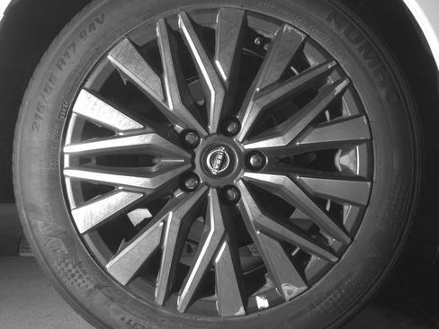 Used 2025 Nissan Altima 2.5 SV image 15