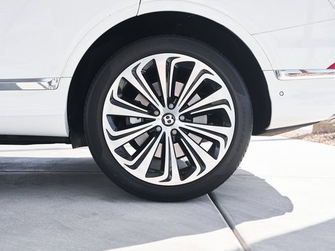 Used 2022 Bentley Bentayga image 8