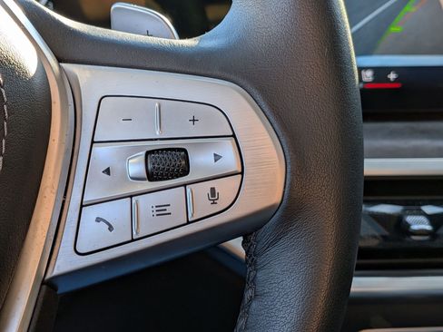 Used 2025 BMW X7 xDrive40i w/ Premium Package image 18