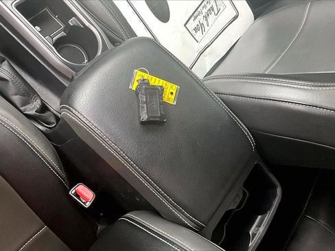 Used 2021 Toyota Tacoma TRD Off-Road image 8