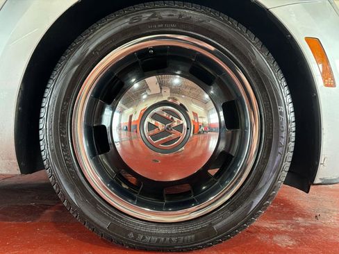 Used 2015 Volkswagen Beetle 1.8T Classic image 32
