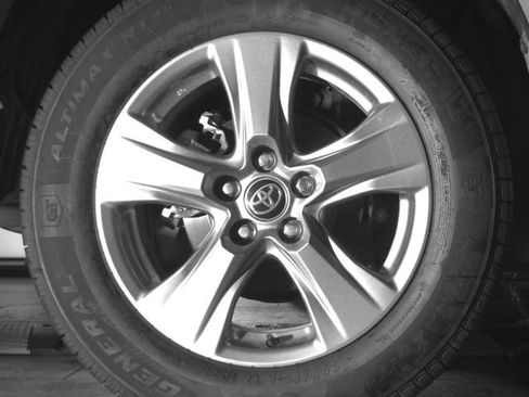 Used 2025 Toyota RAV4 XLE AWD/4WD image 15