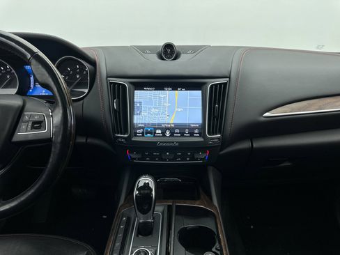 Used 2018 Maserati Levante GranLusso image 5