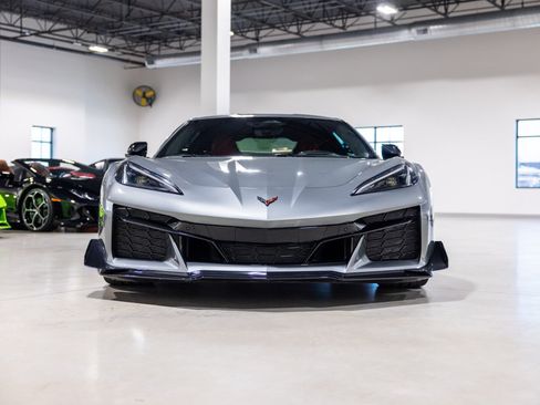 Used 2024 Chevrolet Corvette Z06 w/ Z07 Performance Package RWD image 2