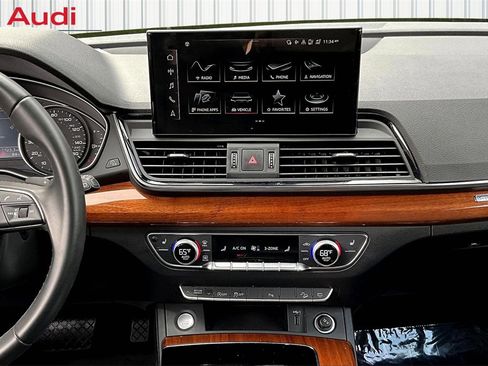 Used 2023 Audi Q5 2.0T Premium w/ Convenience Package image 9